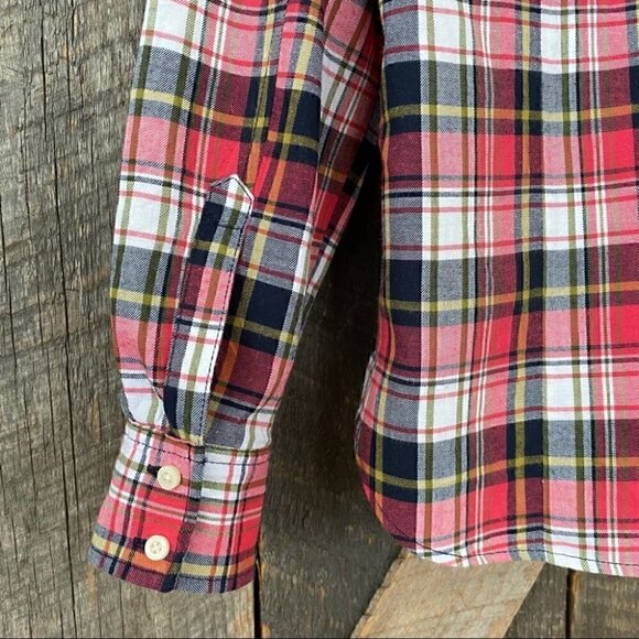 Tommy Hilfiger plaid button down shirt with roll tab sleeves in 💯  cotton - Picture 9 of 12
